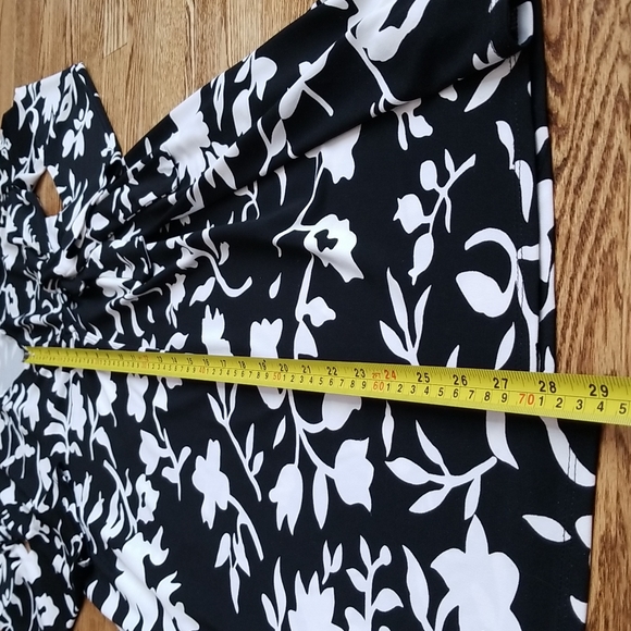 (M) Julie•Mitchell Urban Collection Floral V Neck Wrap Midi Dress ¾ Sleeves - Picture 4 of 8